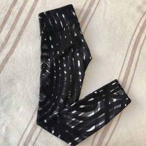 Lululemon Black and White Print Leggings - 4
